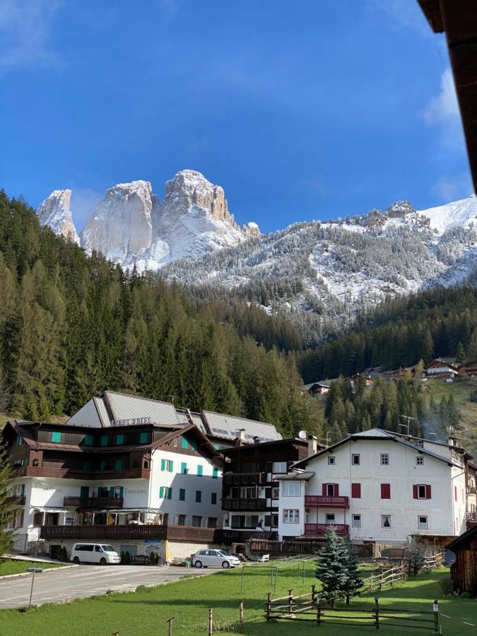 Calore Di Una Casa Di Montagna Campitello di Fassa Exterior foto